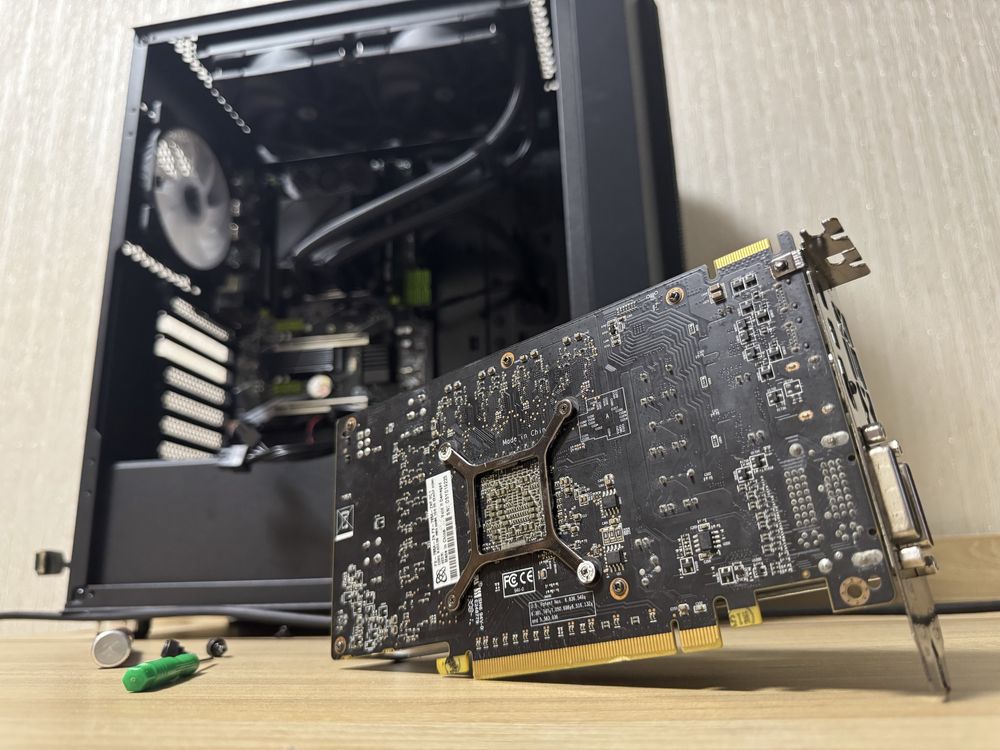 Видеокарта Radeon HD 7850 (XFX GHOST Edition)