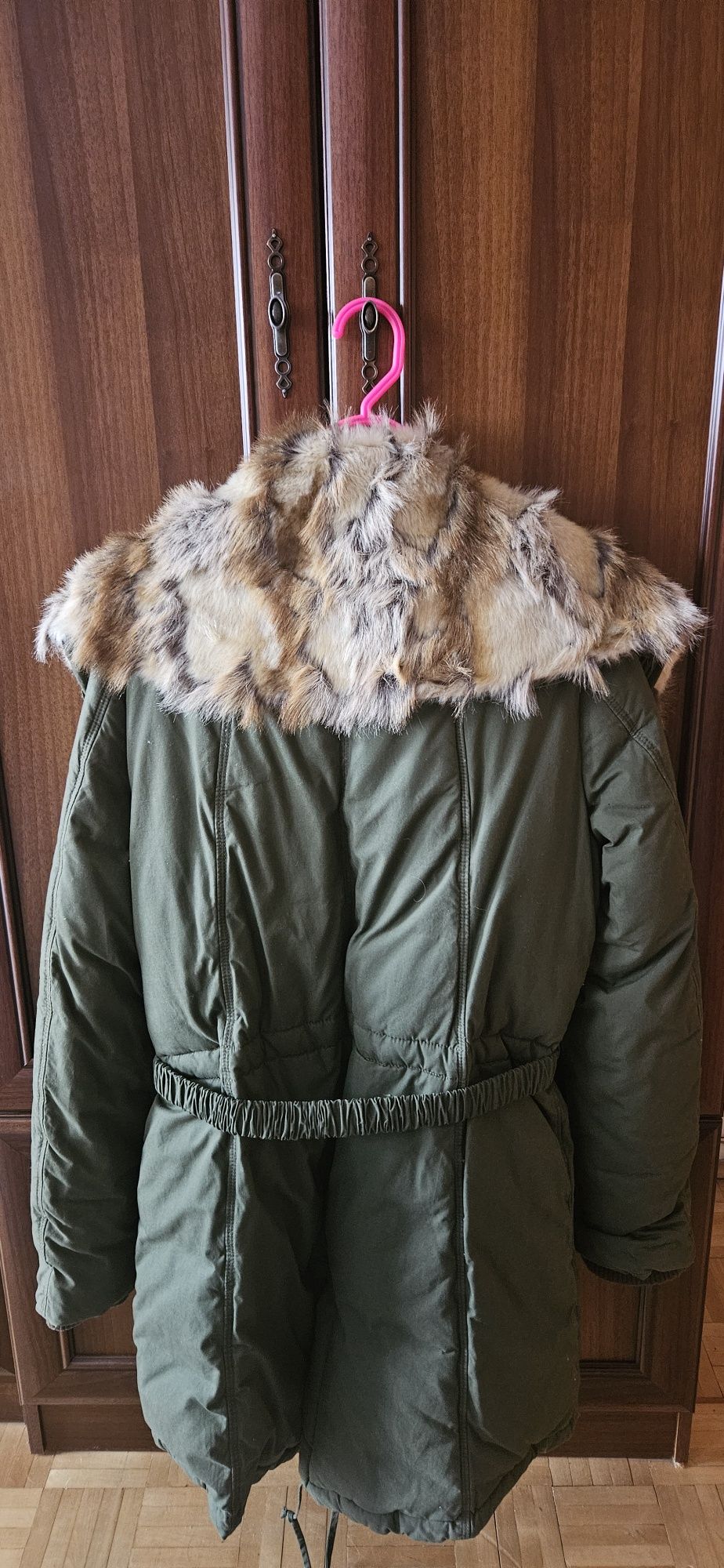 Gruba parka / kurtka khaki z kołnierzem ze sztucznego futra