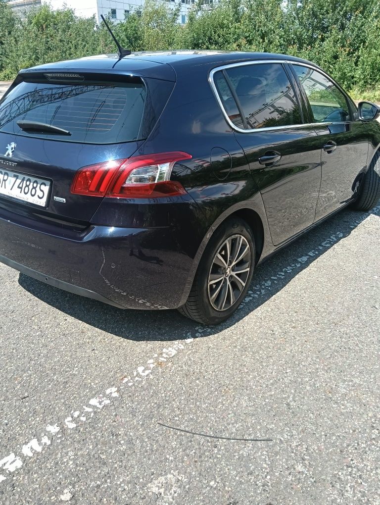 Peugeot 308 Allure 

Rocznik :2014 
Bezwypadkowy
Przebieg : 79550
OC w