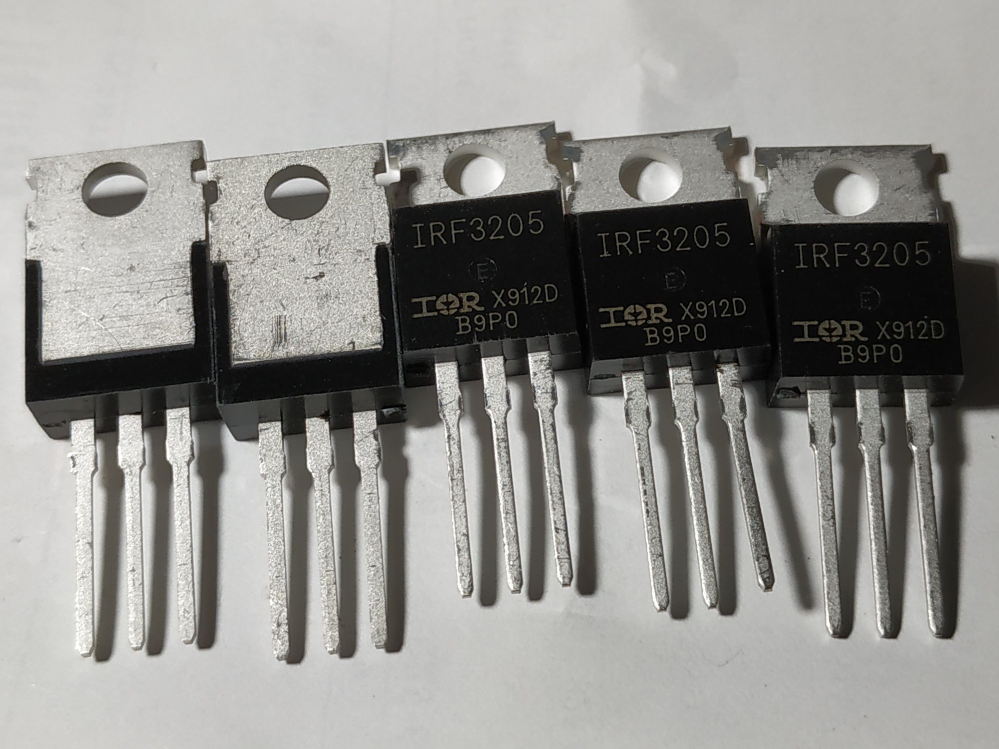 Транзистор irf3205