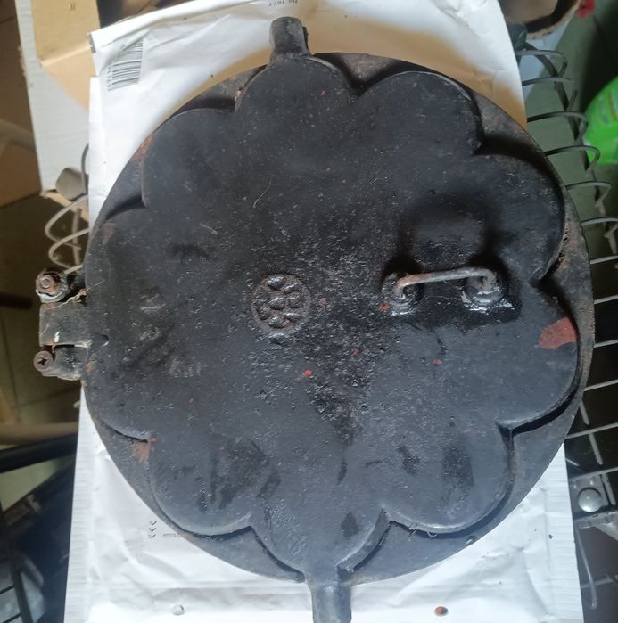 Stara, żeliwna gofrownica, vintage.