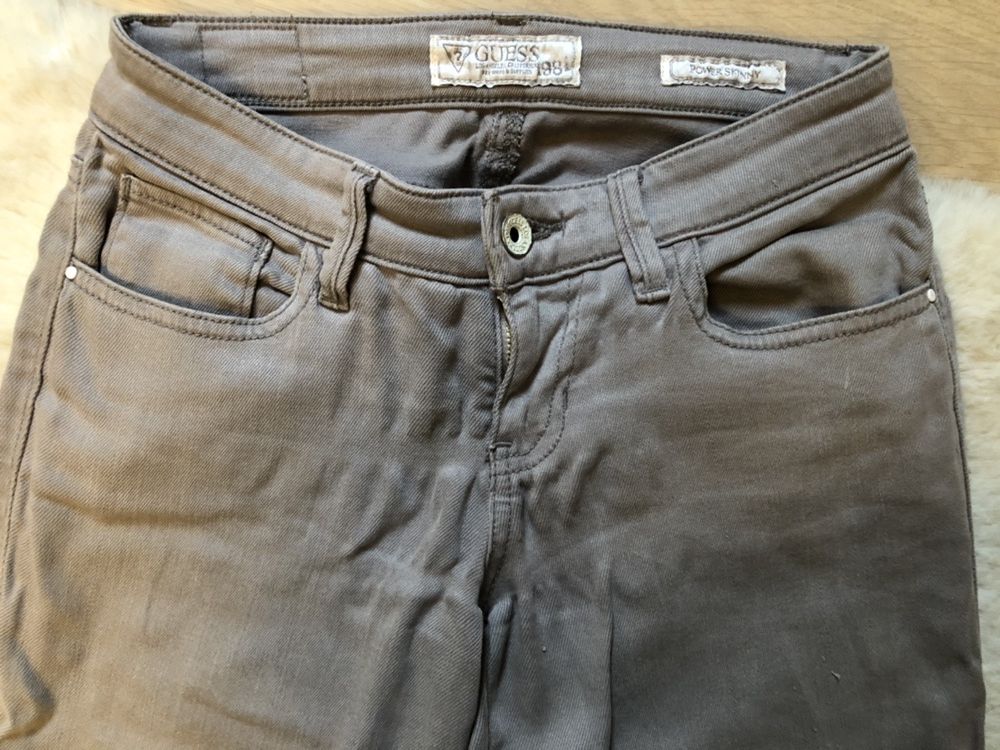 Spodnie damskie jeans skunny 25 xs 34 Guess szare ze streczem