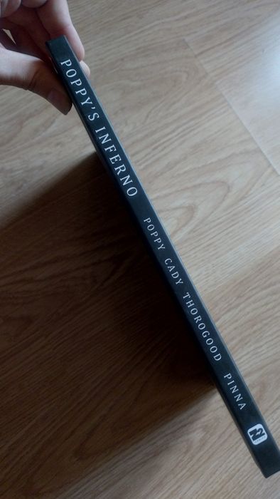 Poppy Poppy's Inferno blue komiks książka twarda