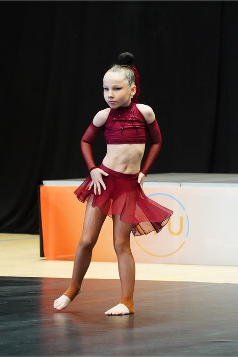 Костюм в чудовому стані діско слоу, лірікал