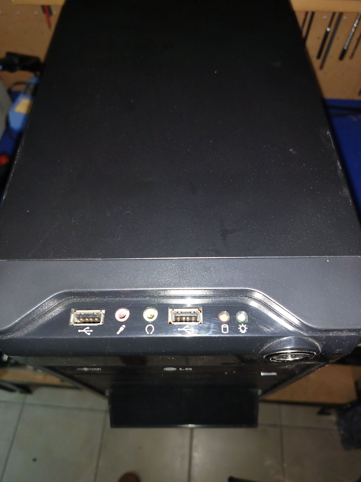 Torre PC com monitor LG 22"