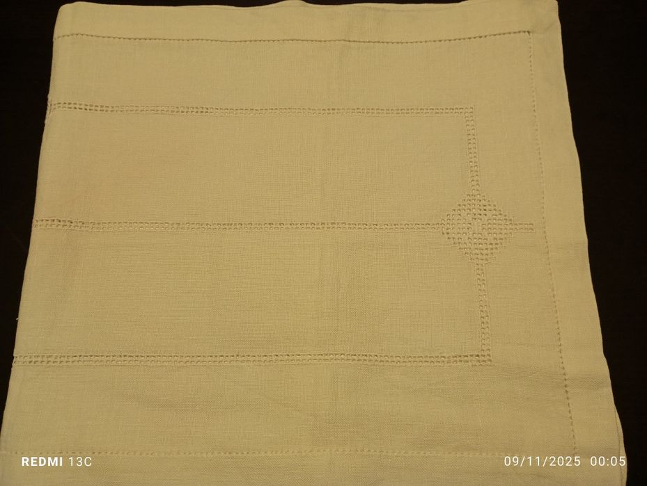 Caminho de mesa bordado