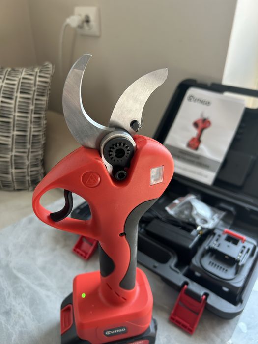 Електричні секатори OUTIGO