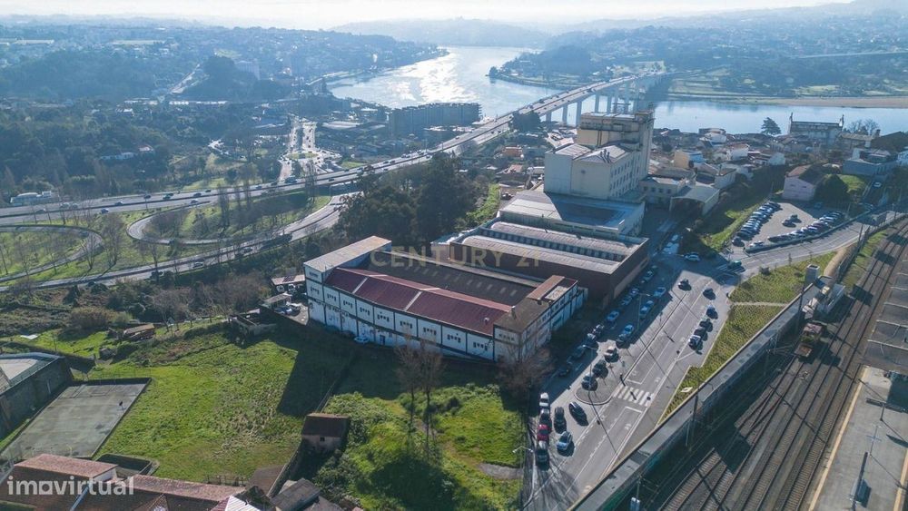 Armazém - Arrendamento - Campanhã, Porto