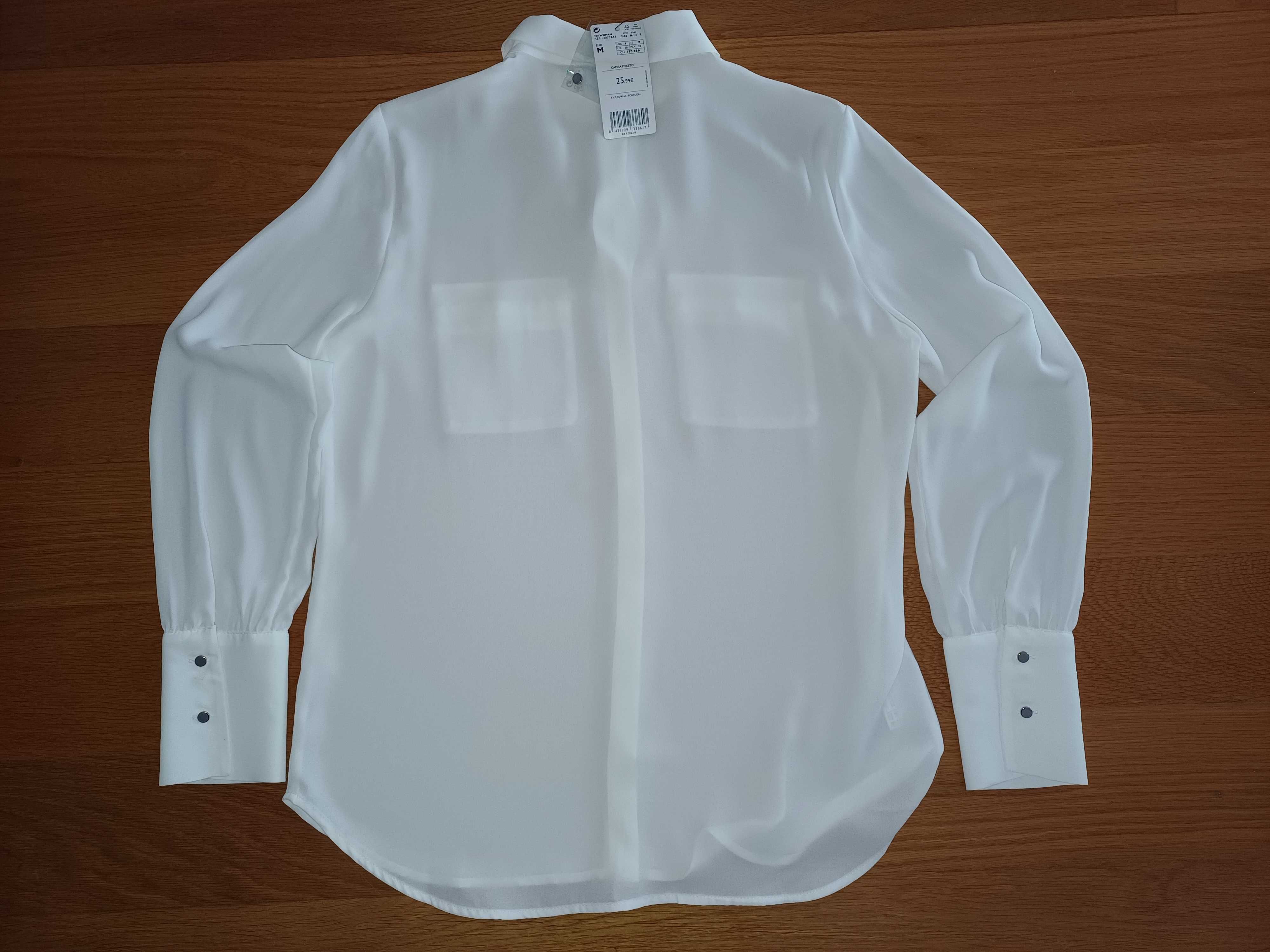 Camisa branca da Mango com etiqueta