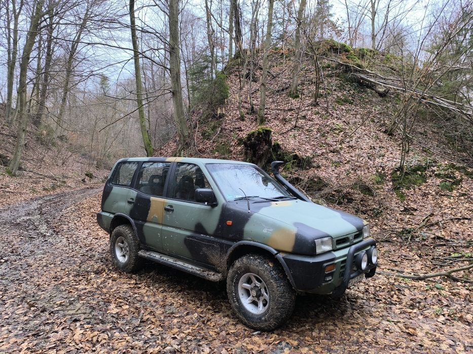 Nissan Terrano 2,4 LPG