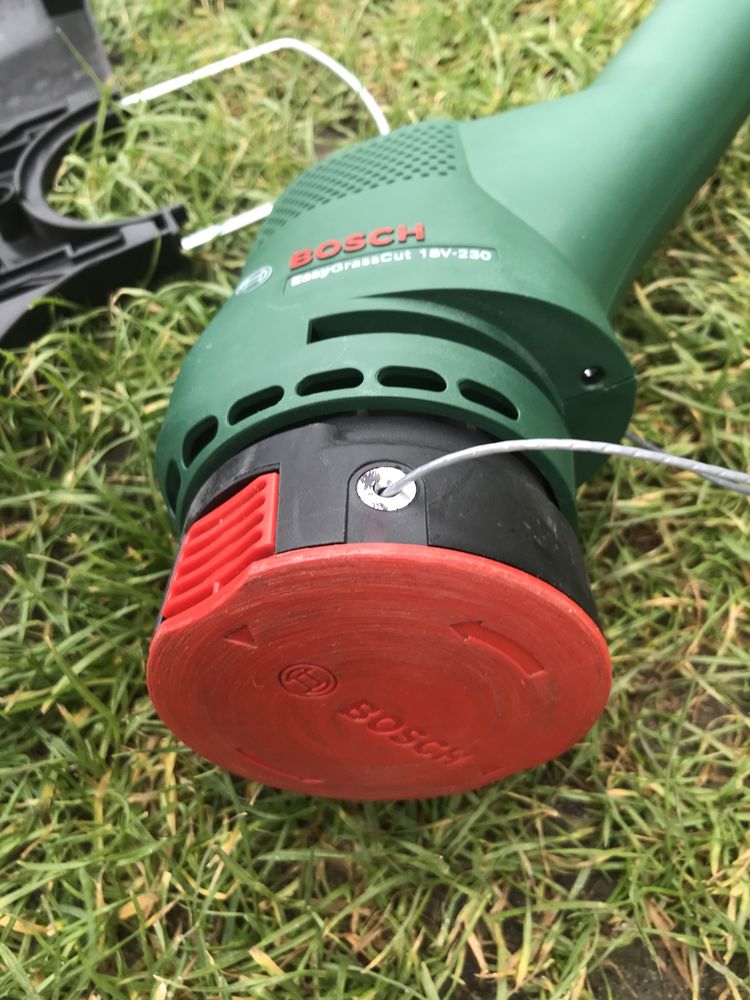 Акумуляторний тример Bosch EasyGrassCut 18V-230 з Англії