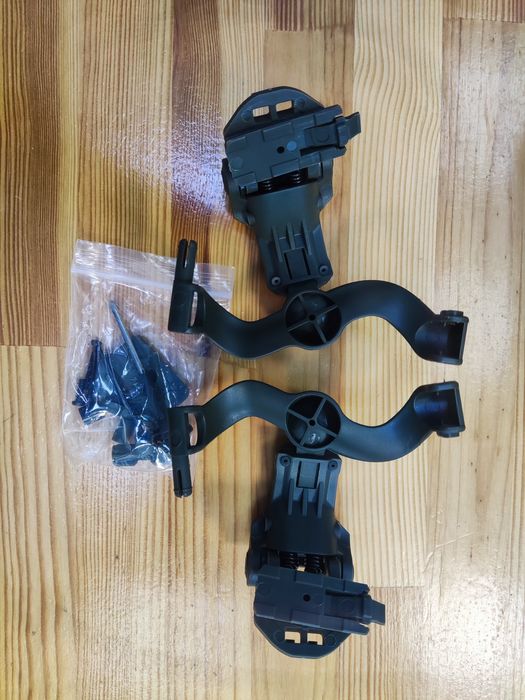 Тактичне кріплення типу чебурашки для навушників на шолом