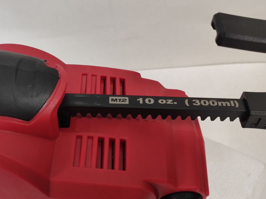 Оригінальний пістолет для герметика туба 310мл Milwaukee М12 2441-20