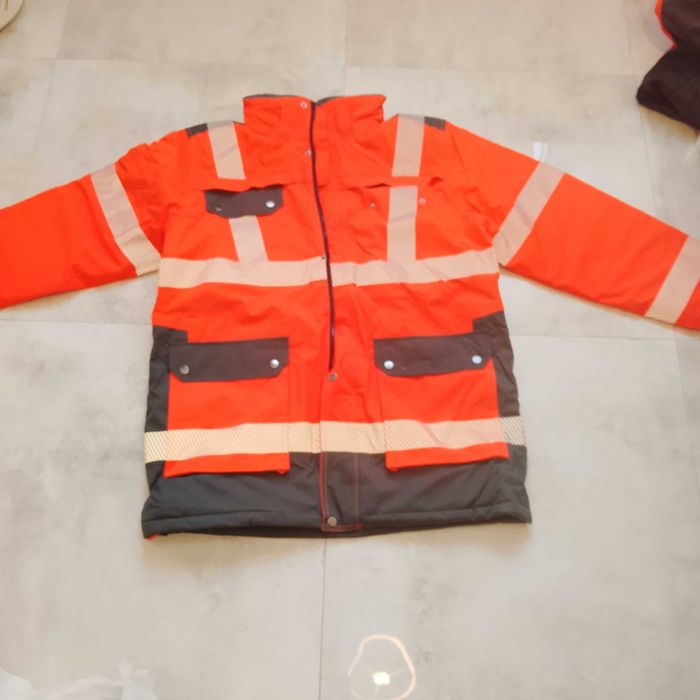 Strój roboczy zimowy spodnie+ kurtka+ czapka typu bandytka.