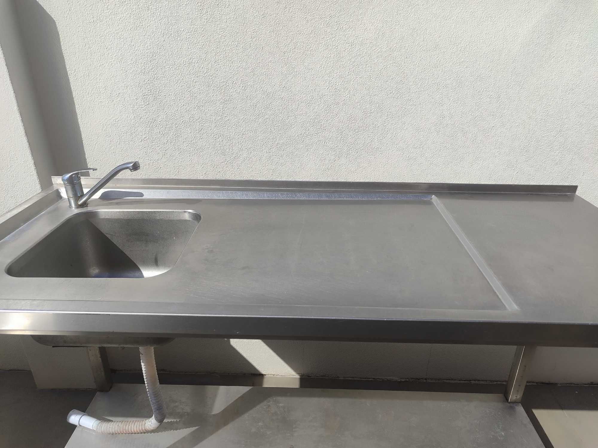Bancada de inox com pia