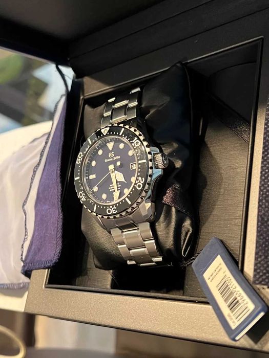 Grand Seiko Sport Series com mostrador de 43,8 mm