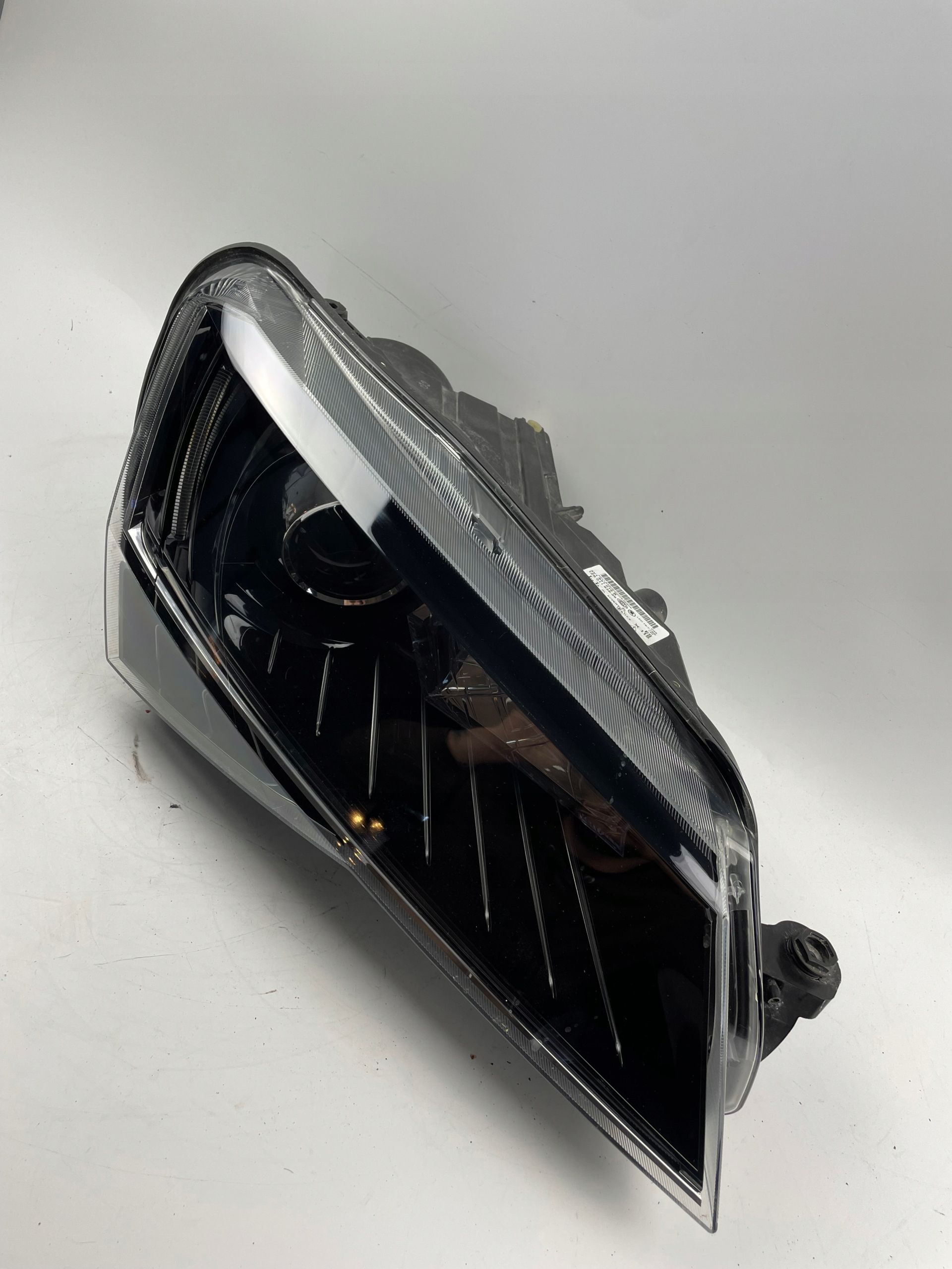 SKODA SUPERB III 3V1 lampa przednia prawa bixenon led