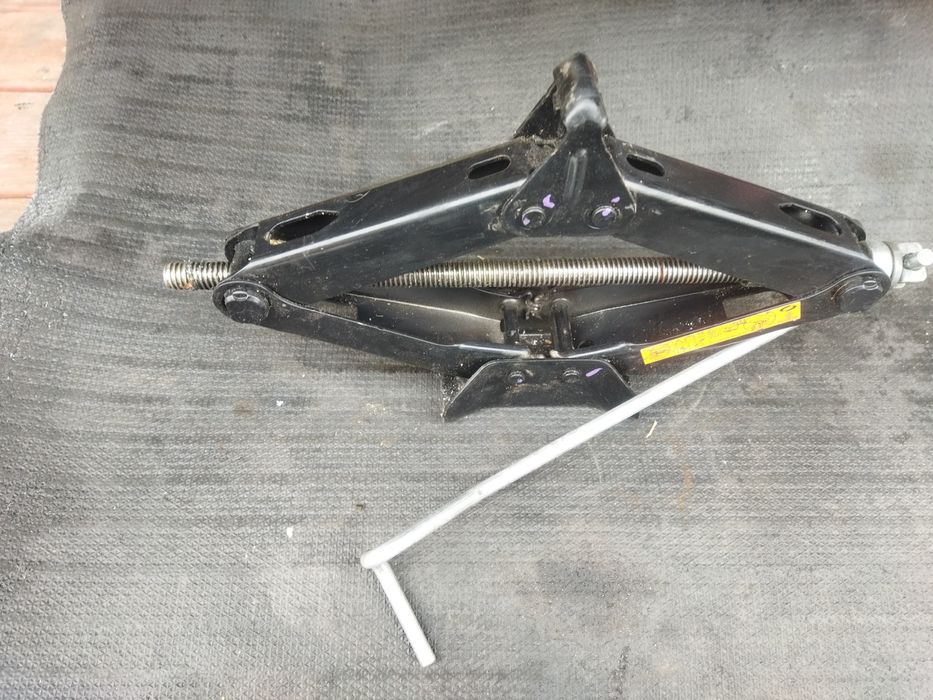 Домкрат Renault Nissan