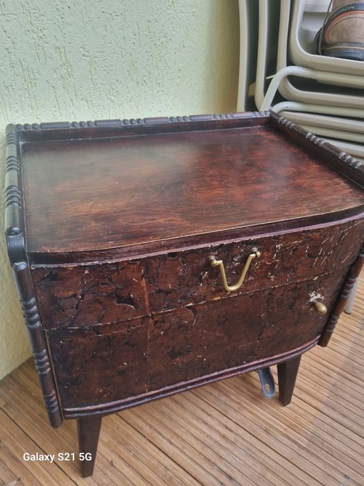 Stylowa drewniana szafka nocna / stolik vintage