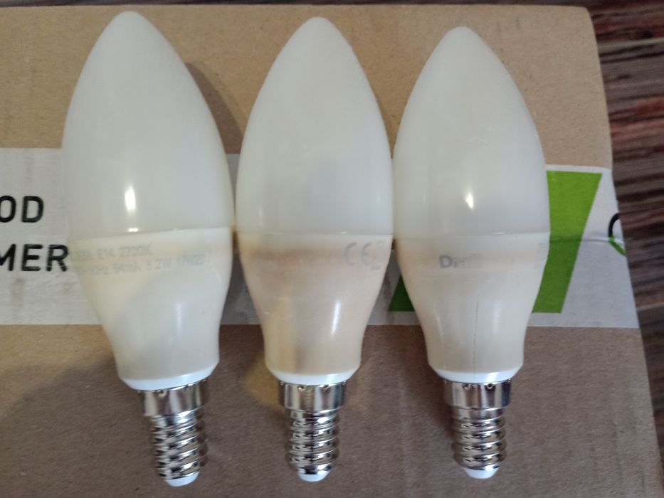 3 żarówki LED Diall E14 barwa ciepła 2700k, 8,2W. komplet 1,5zł.