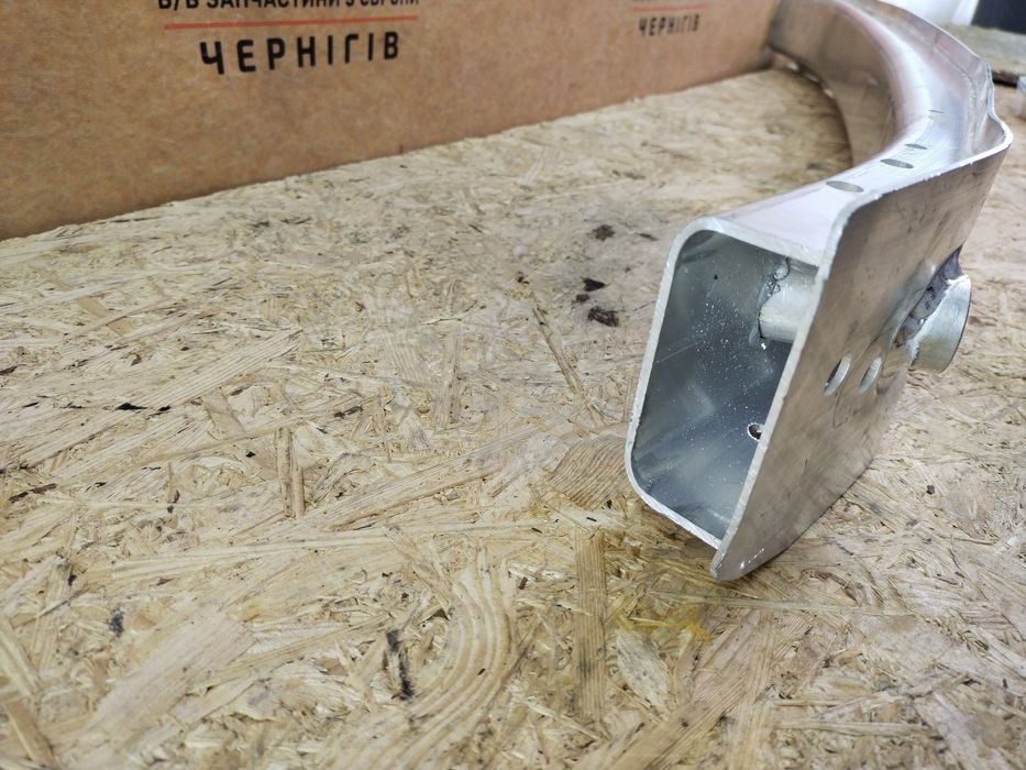 Audi A4 B9 2015-2023 Усилитель бампера переднего 8W0807113