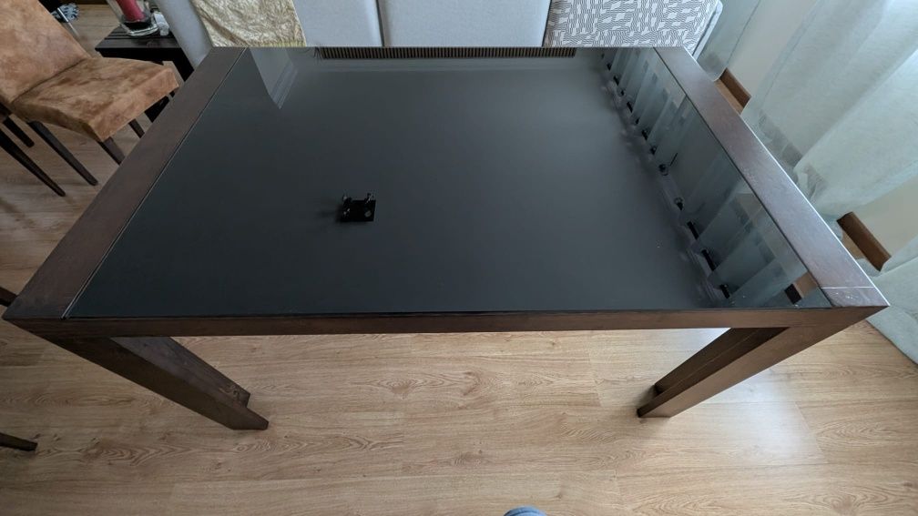 Mesa e cadeiras de jantar