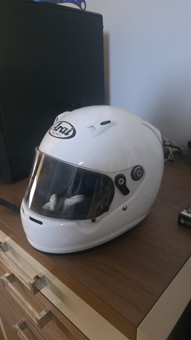 Шолом картинговий arai ck6
