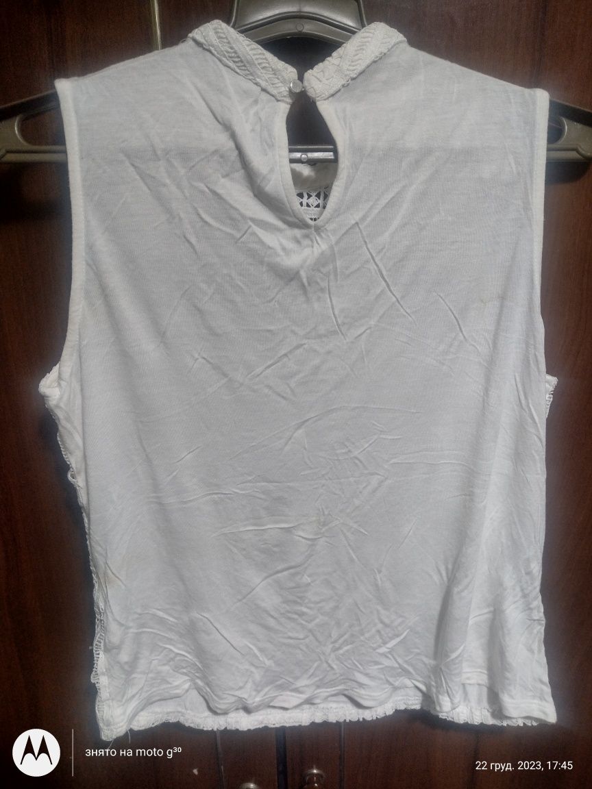 Блузка святкова білого кольору