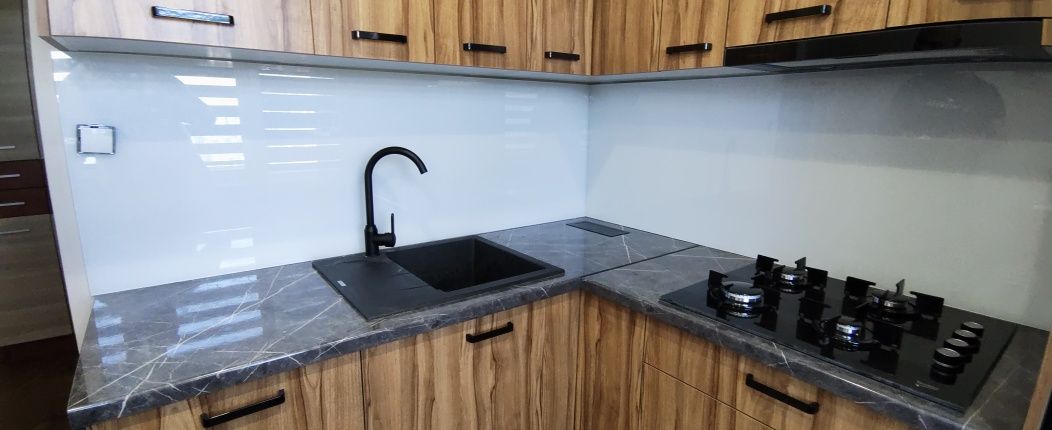 Panele szklane laminowane