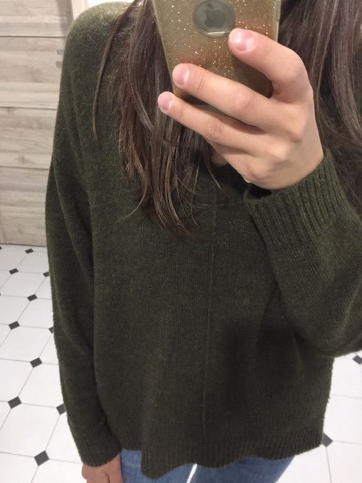 Sweterek w serek S h&m