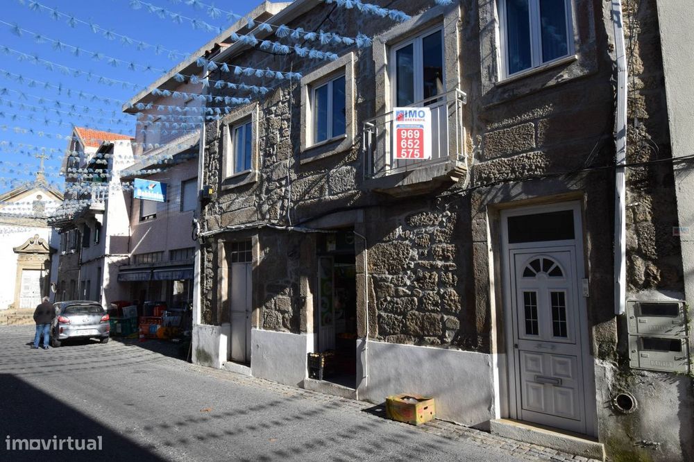 Moradia V2 c/ Comércio - Vila de Caria