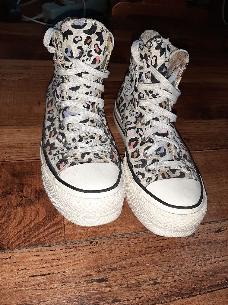 Высокие кеды на платформе Converse