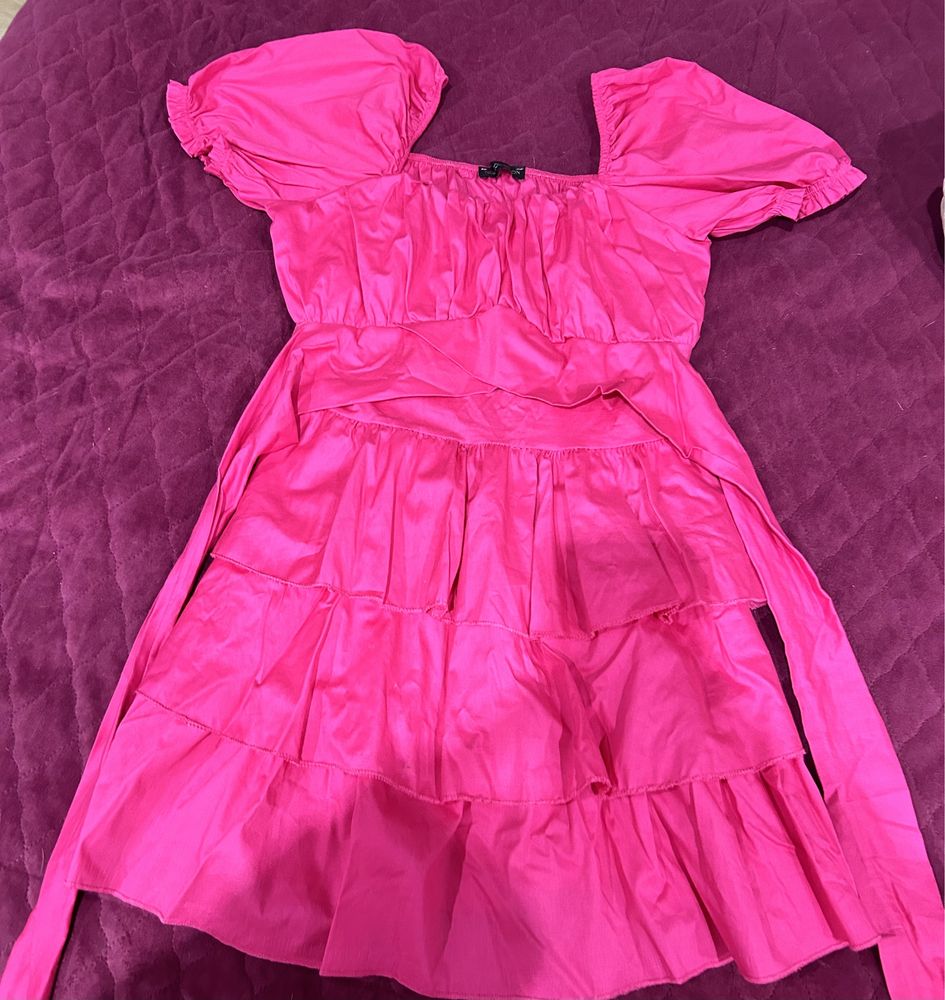 Vestido rosa com folhos, tam S e NOVO