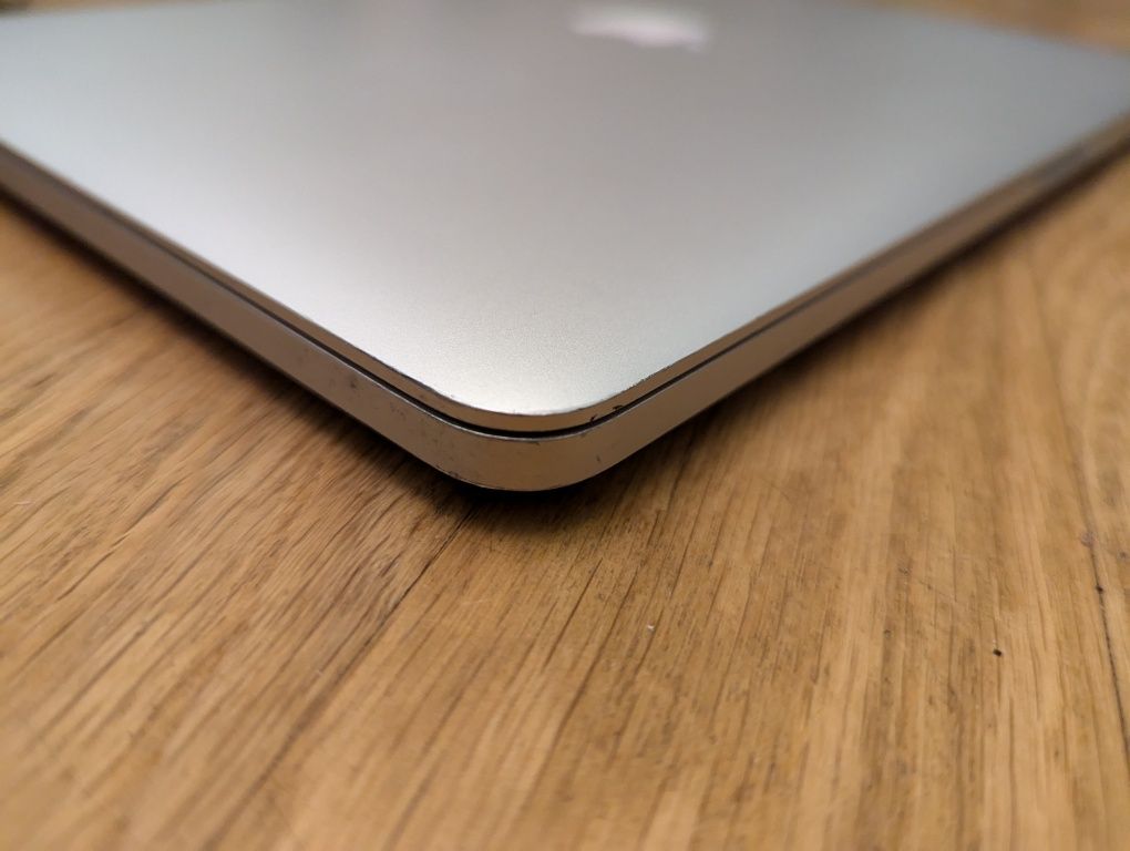 MacBook Pro 2015, 15", i7, 16/256, RADEON R9 m370x.