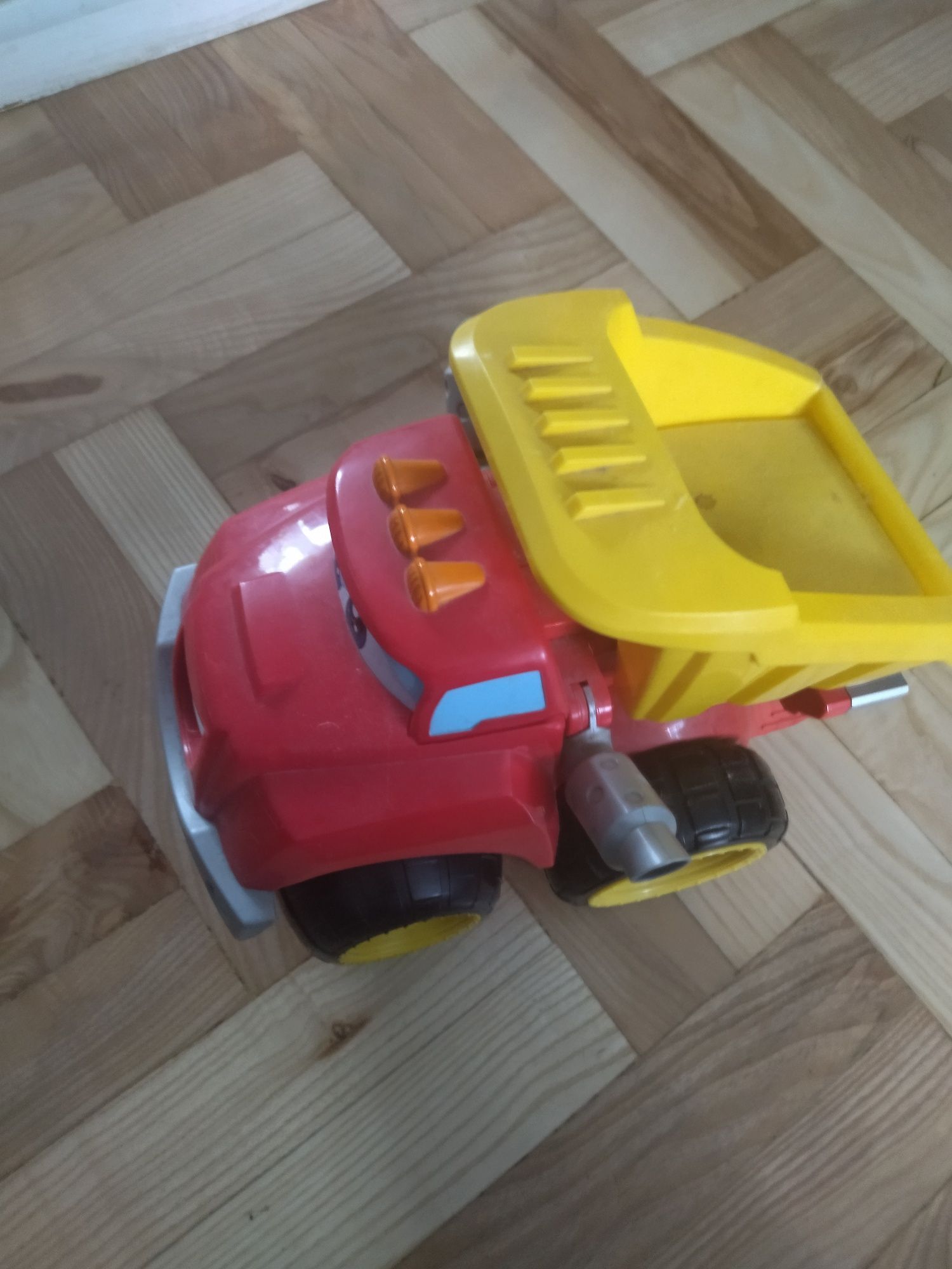 Wywrotka Hasbro Tonka Chuck Warkocząca Gaduła