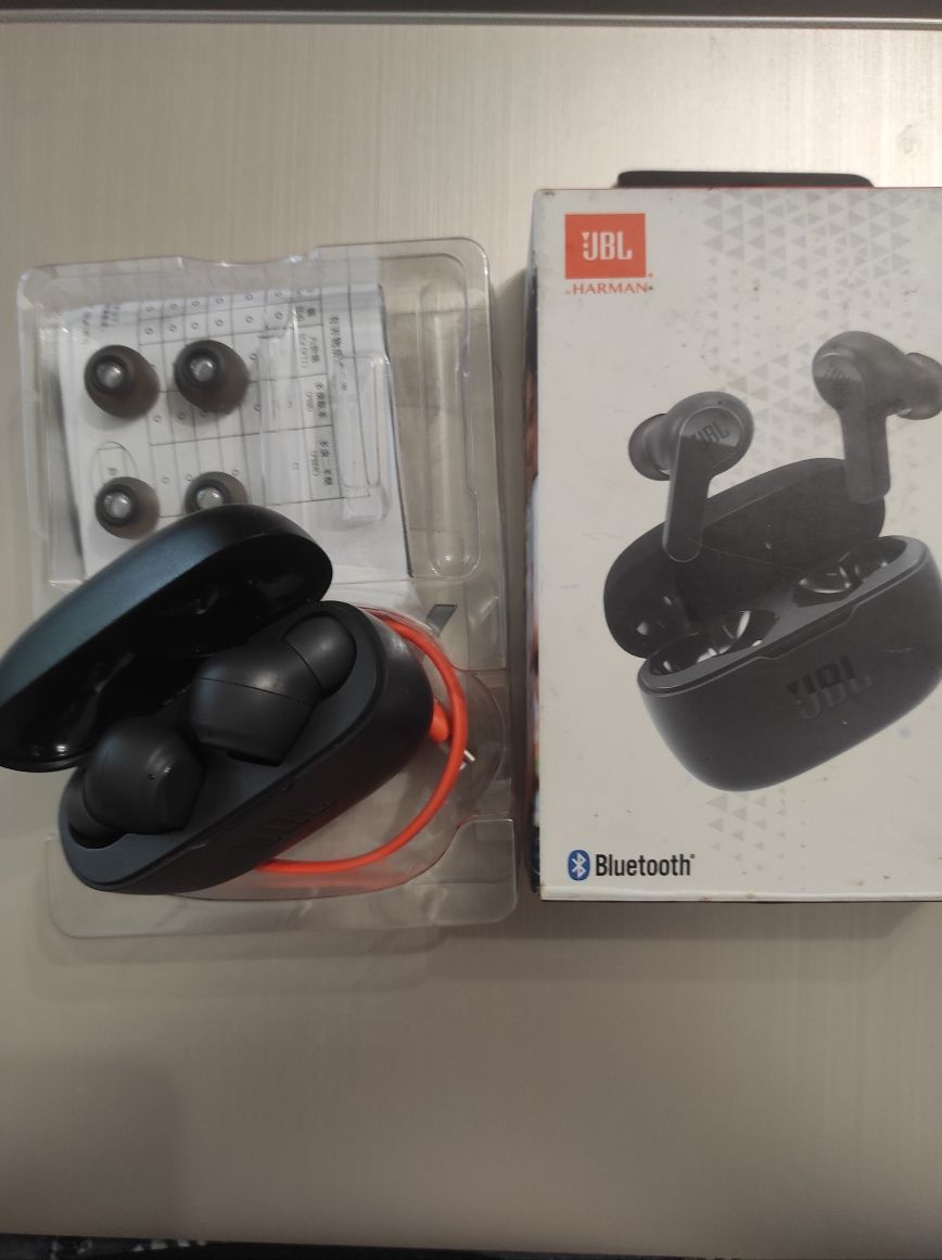 Безпровідні навушники JBL wawe 200