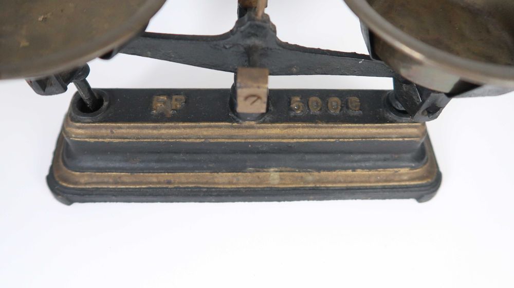 Balança antiga de 2 pratos 500 grs