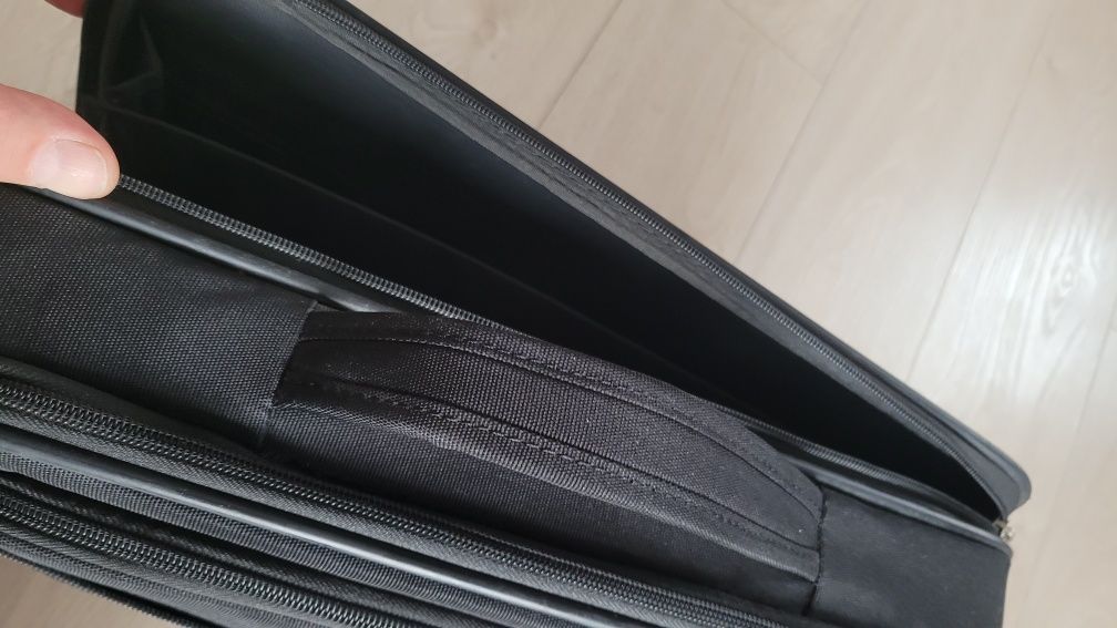 Czarna torba na laptopa American Tourister