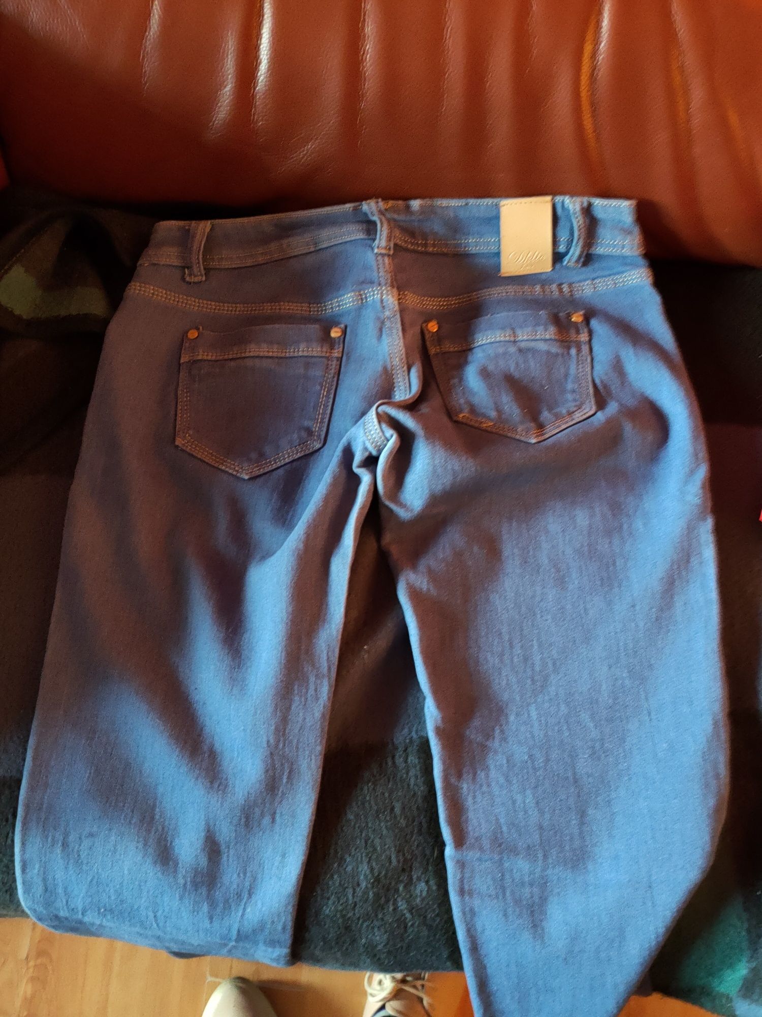 Sprzedam spodnie jeansowe damskie niebieskie rozm M