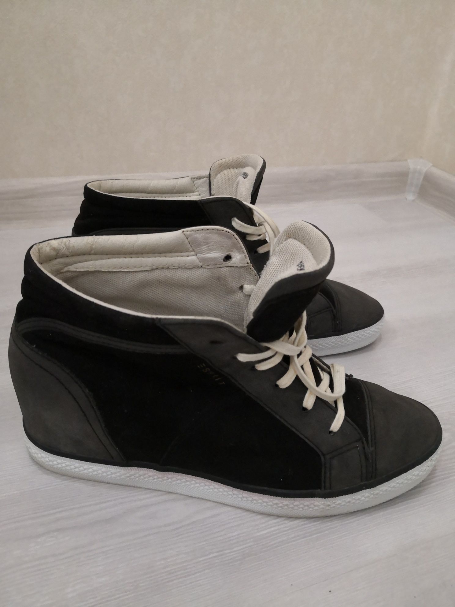 Стильні кроси, черевики Esprit р. 40