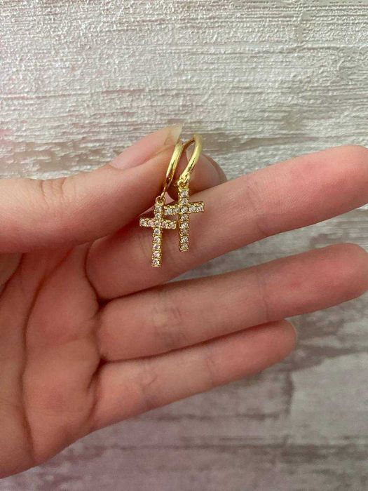 Срібні та посріблені сережки хрестики з камнями та без.