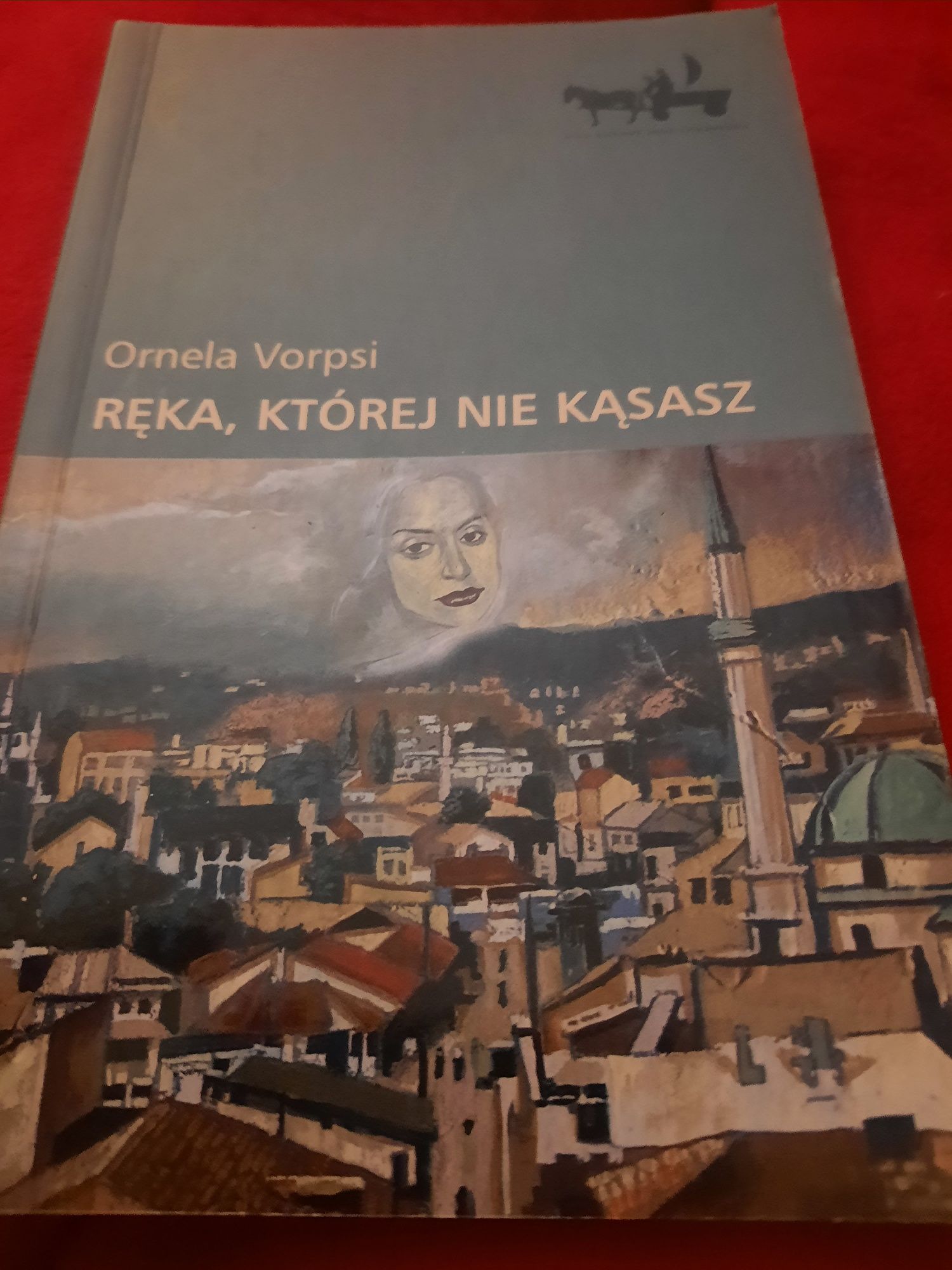 Ornela Vorpsi Ręką której nie kąsasz wydawnictwo czarne.