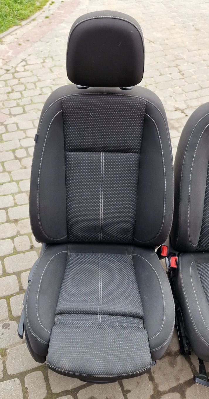 FOTEL PRZÓD PRAWY LEWY REGULOWANY GRZANY OPEL ASTRA IV KOMBI