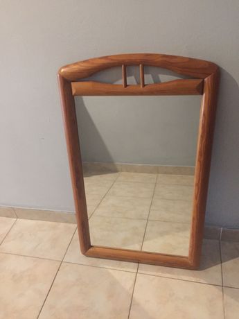 Espelho com moldura em madeira maciça (pinho mel)