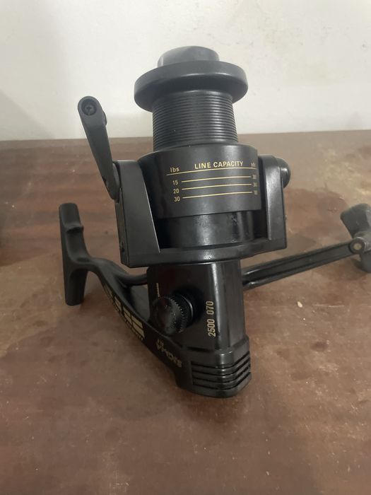 Carreto de pesca marca shakespeare modelo 2500 tamanho 070