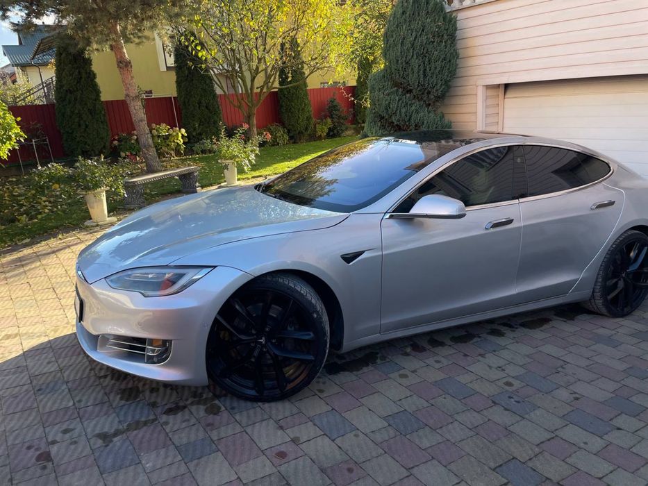 Tesla модель s 75D 2018р