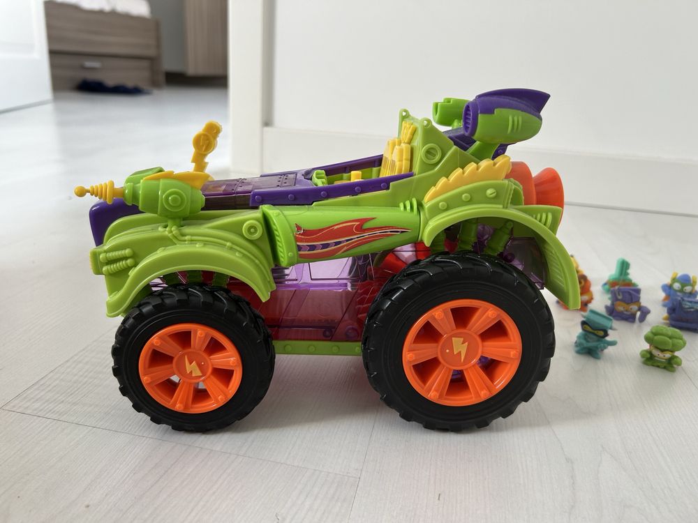 SuperThings figurki z pojazdem