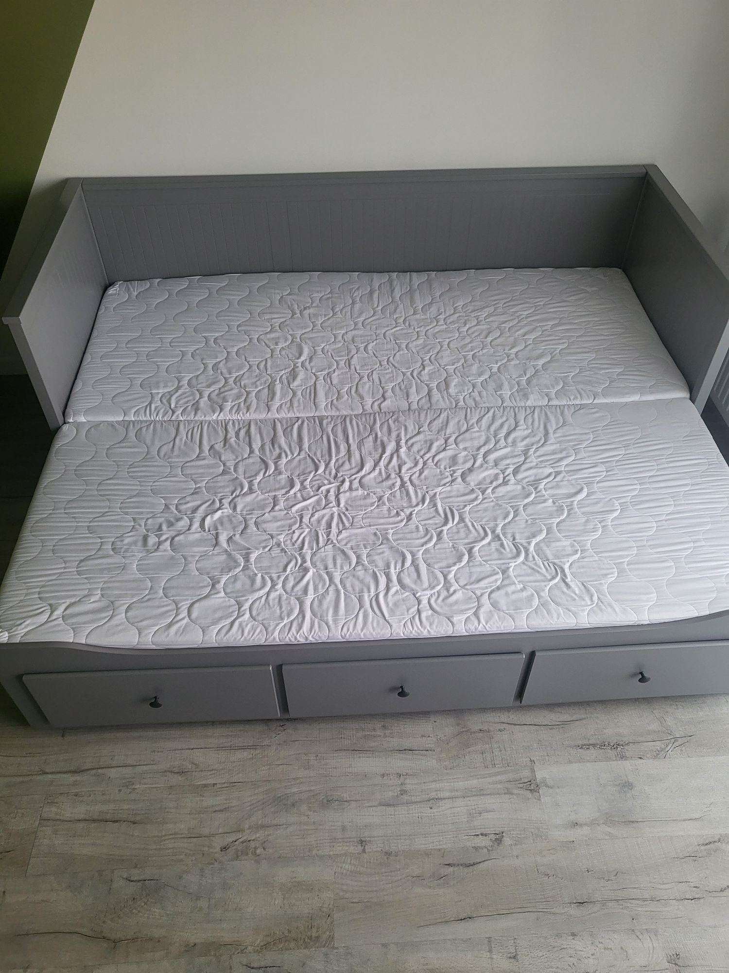 Łóżko Hemnes szarez materacem