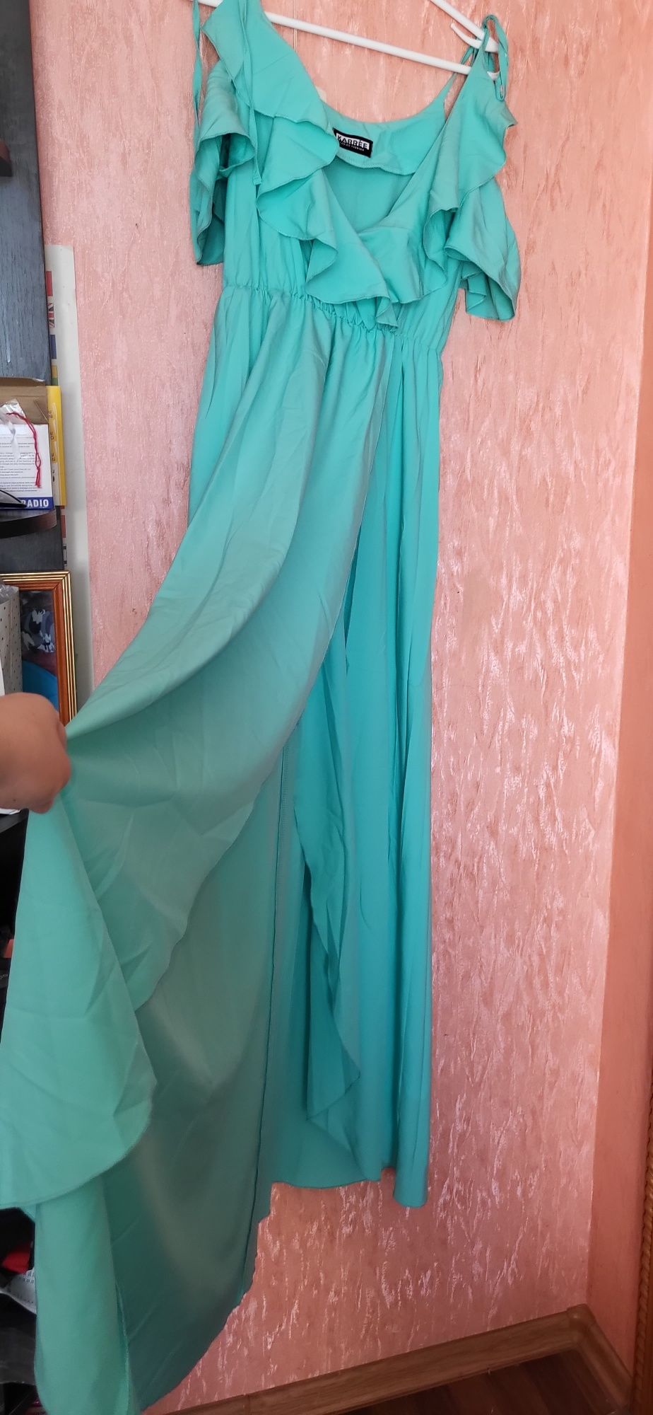 Платье назапах длинное Мята М-Л с воланами и плечами открытыми