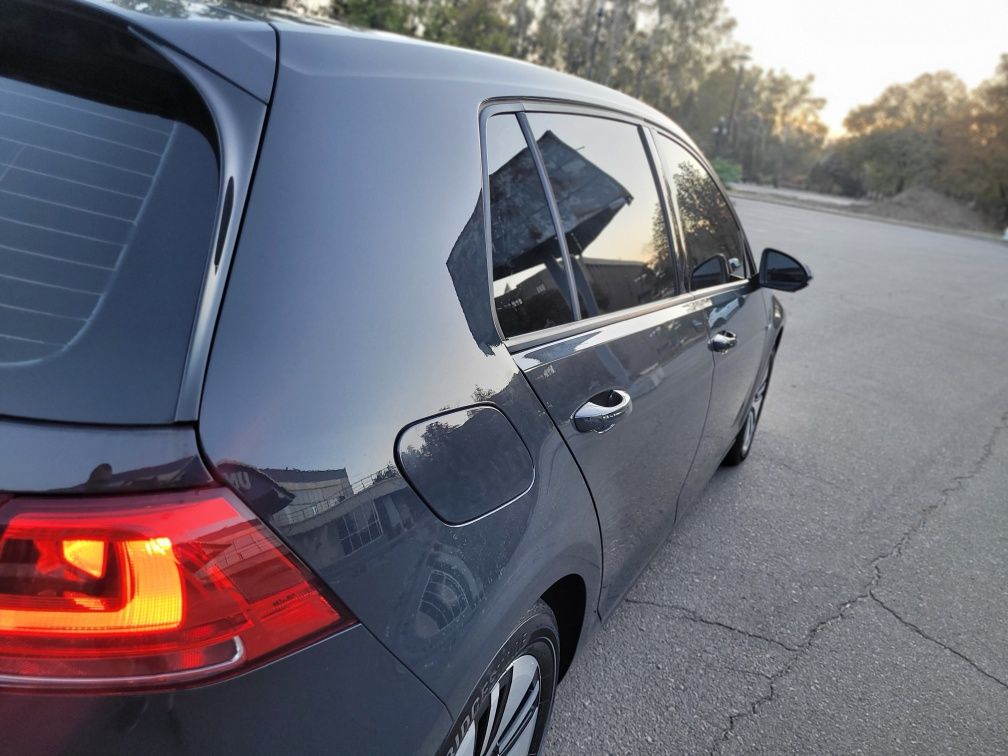 Volkswagen e-golf  чудовий стан